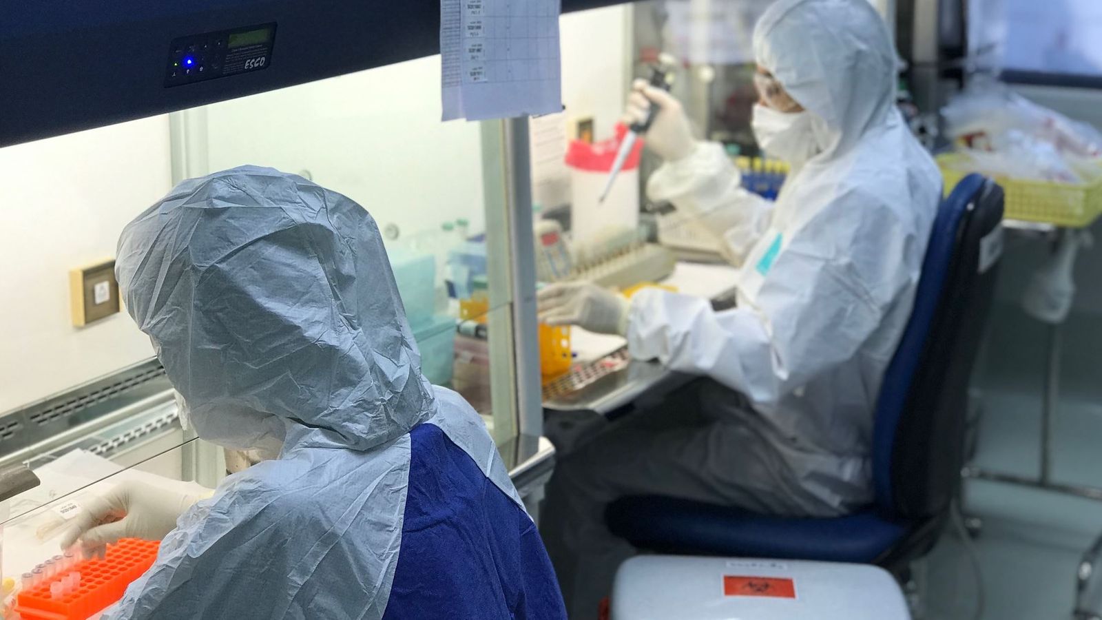 Coronavirus: Meet the ’’’’virus hunters’’’’ working 24/7 in the fight against the outbreak